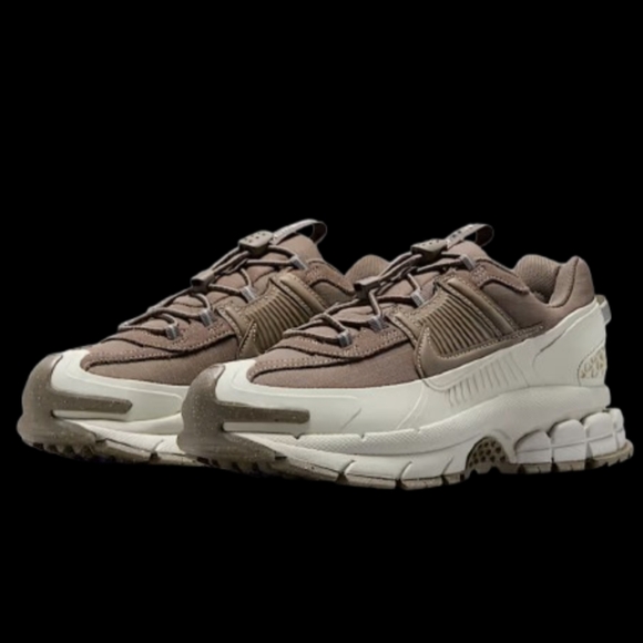 Nike Air Zoom Vomero Roam Trail Running Womens Size 9 Brown Light Bone - Picture 1 of 6